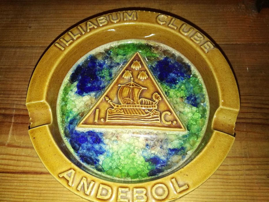 Cinzeiro anos 80 do Illiabum Clube