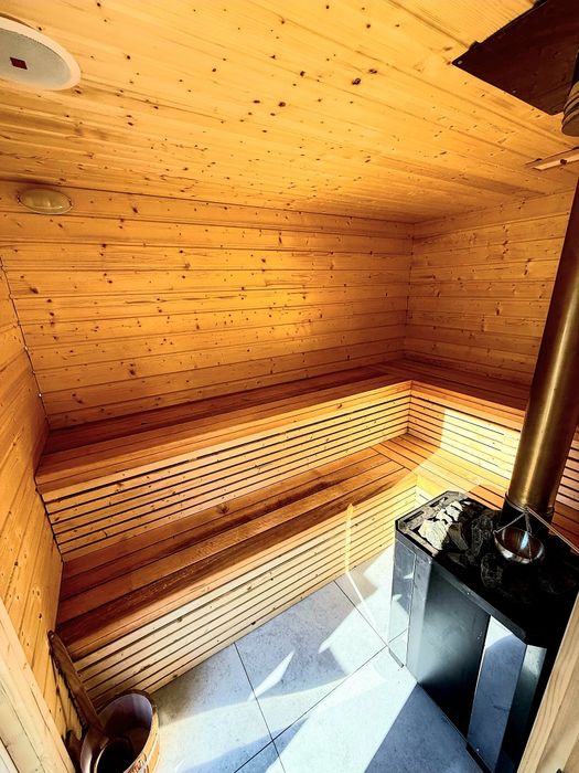 Dom letniskowy ,, Stodoła " w lesie nad jeziorem z jacuzzi 18 osobowy