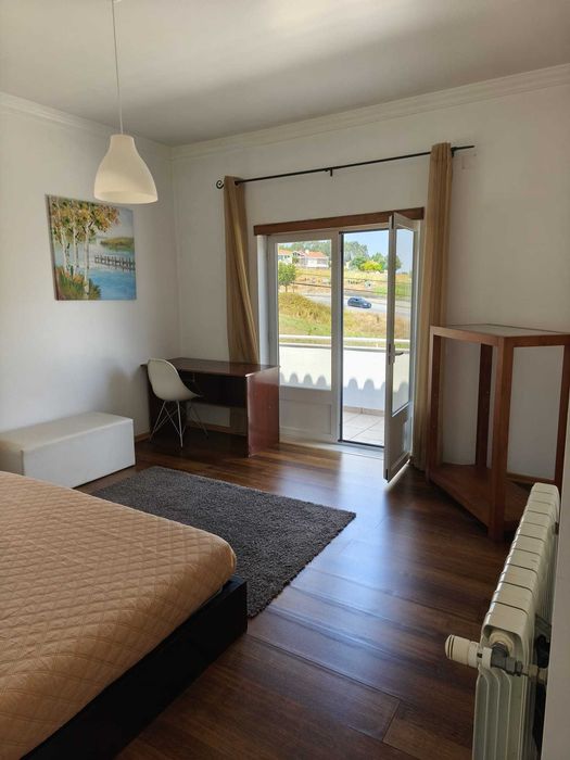 Quarto suite em Alcobaça com closet e WC privado