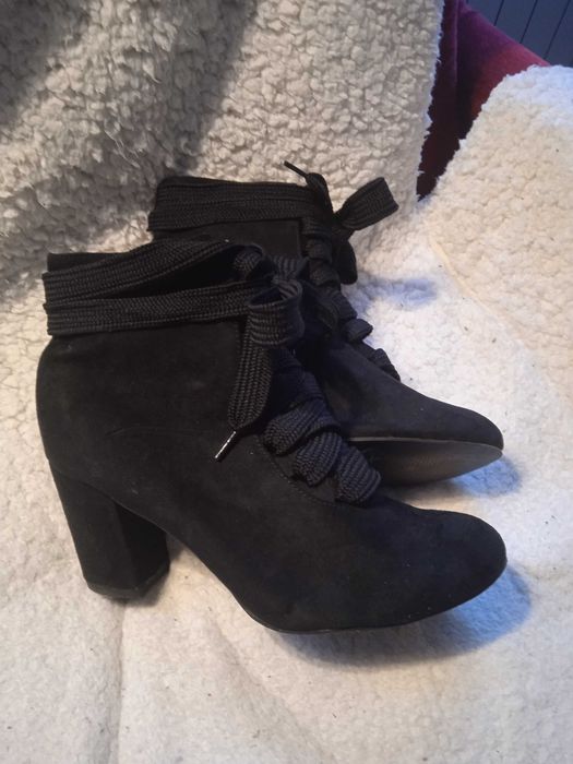 Botki damskie czarne na obcasie rozmiar 38 wielka okazja