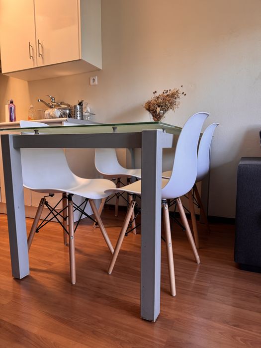 Mesa de jantar com cadeiras