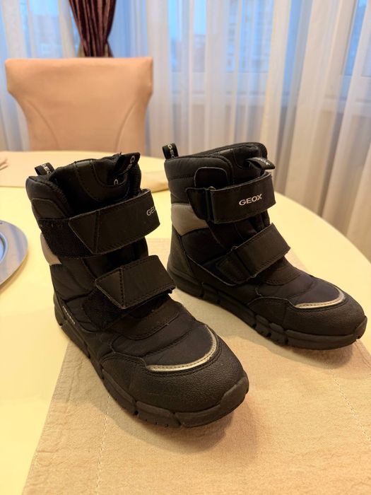 Ботинки дитячі Geox
34 размер 
По стельке 22.5 см
600 грн
