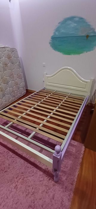 Cama de 183 x 128 com Estrado