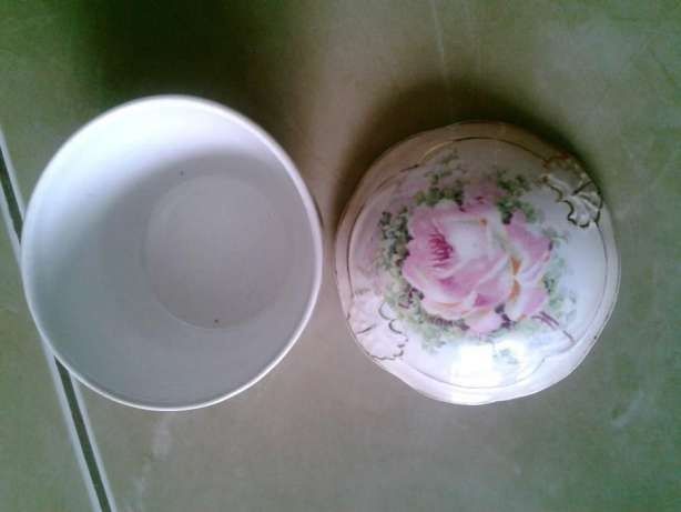 Porcelanowe secesyjne puzderko, drugie gratis !!!