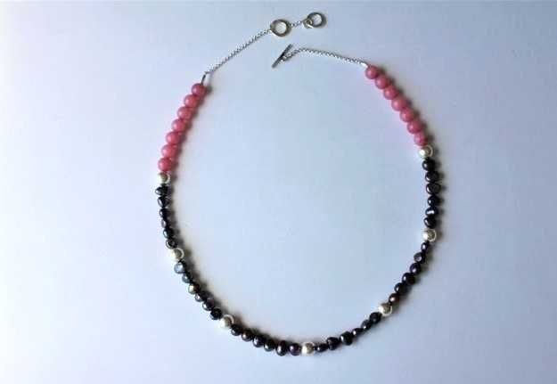 Colar e Pulseira em Pérolas Negras de água doce e Quartzo Rosa