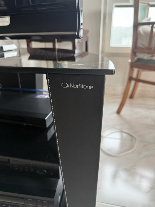 Móvel de TV / Audiovisual NorStone (Estrutura em Aço e Vidro Temperado)