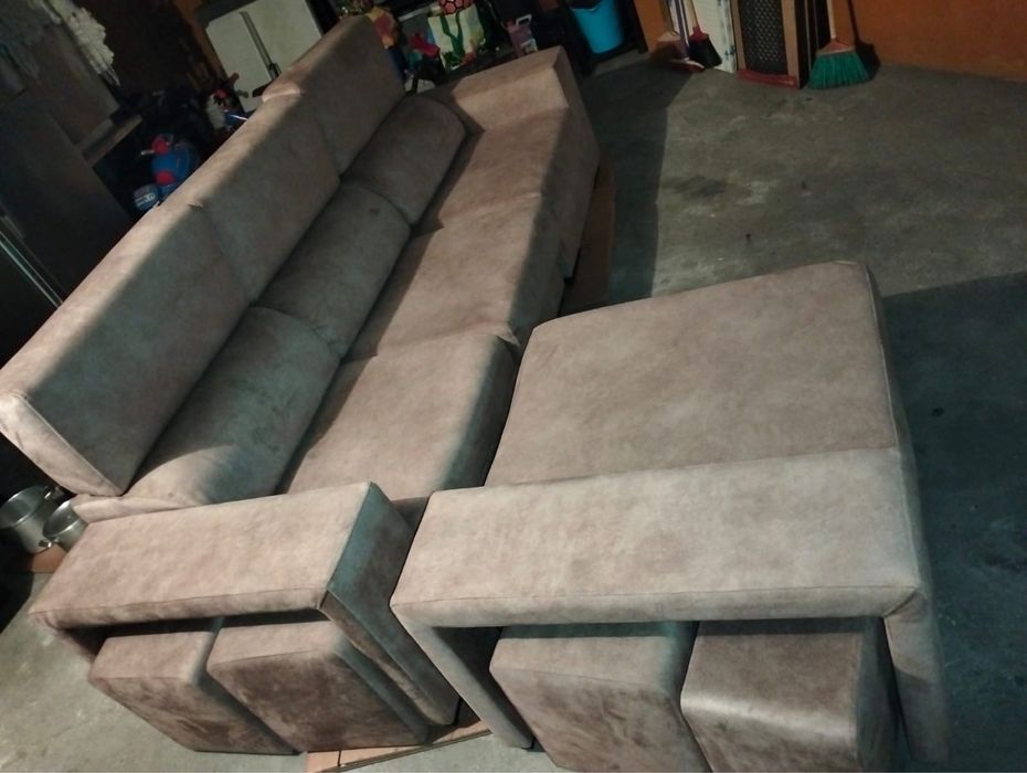 Sofa para venda mais 4 pufes cheeselong  praticamente novo negociavel