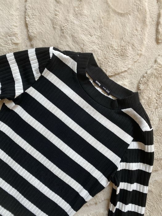 Sukienka wiosenna midi rozciecie