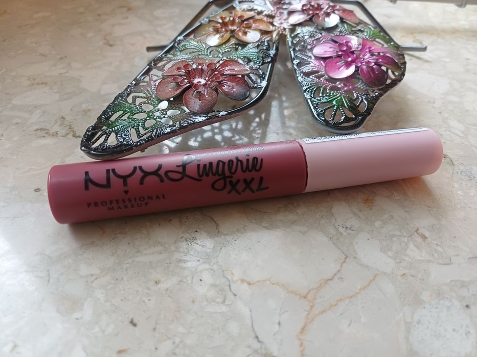 Pomadka Nyx LingerieXXL Unlaced