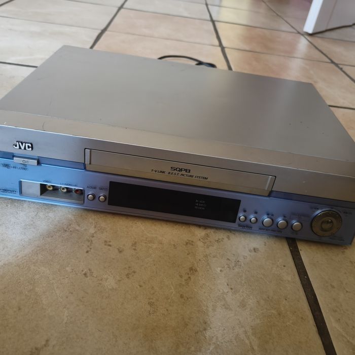 Magnetowid odtwarzacz do kaset wideo JVC SQPB Y-V Link + pilot