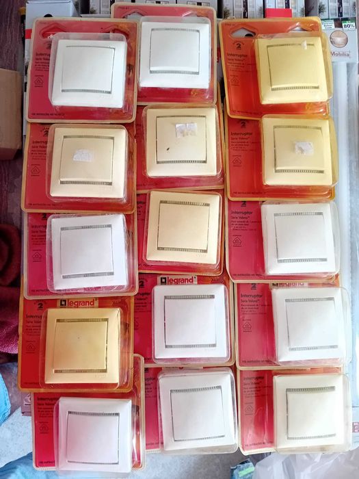 Interruptor Legrand com espelho Novo