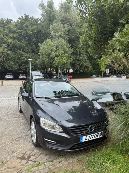 Volvo V60 2.0 D2 R-Design