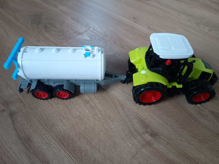 Zabawka traktor z cysterną