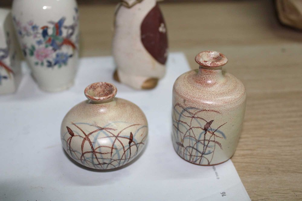 Várias miniaturas em loiça