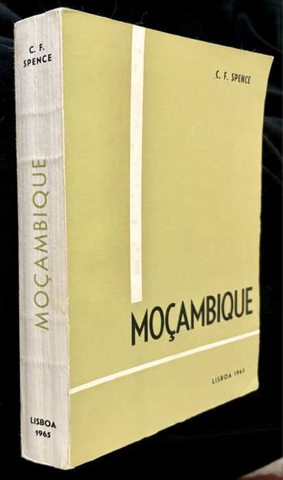 Moçambique - livro de CF Spence
