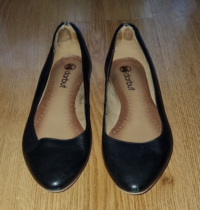 Czarne eleganckie baleriny marki Darbut
