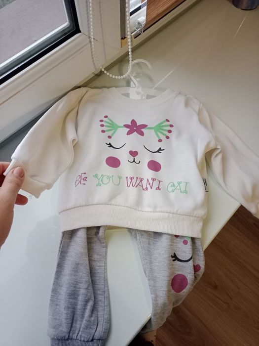 Костюм трійка 80 розміру на дівчинку