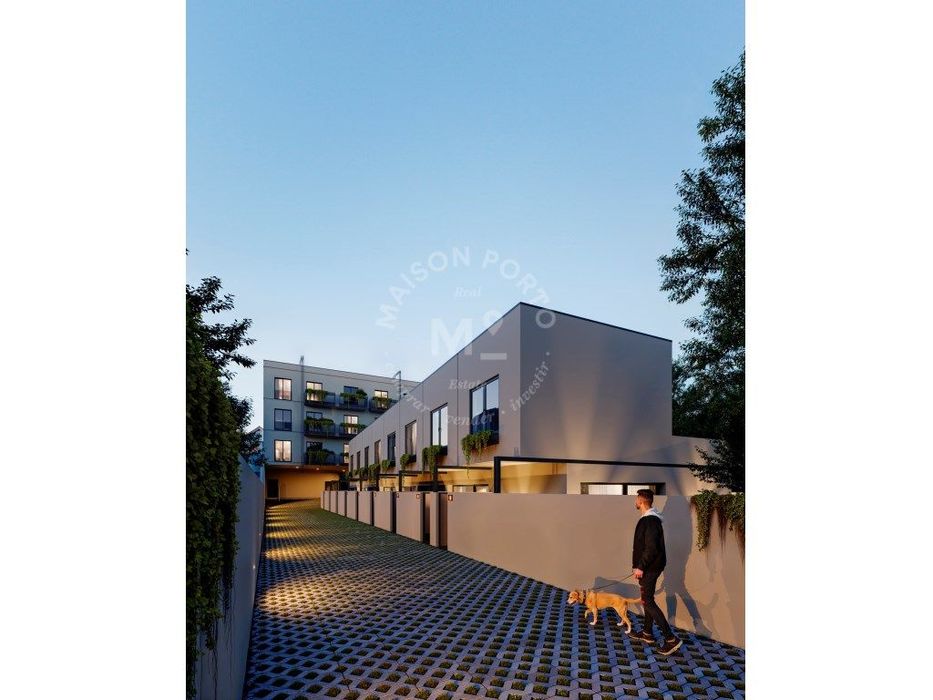 Apartamento T1 com Terraço e Lugar de Estacionamento em Valadares, ...