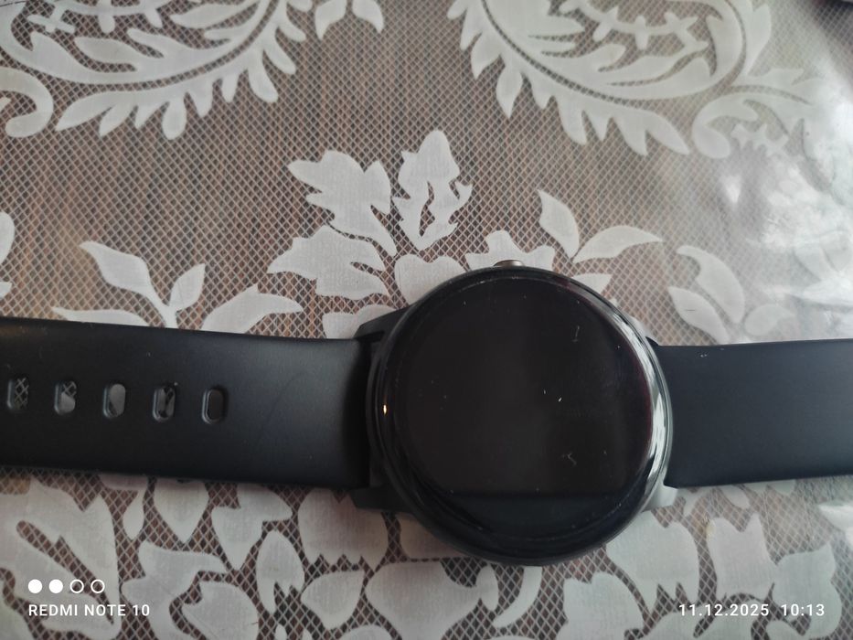 Смарт годинник чорний.