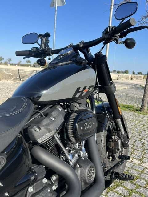 Harley Davidson Fat Bob 114, c/ Vance and Hines c/ nova