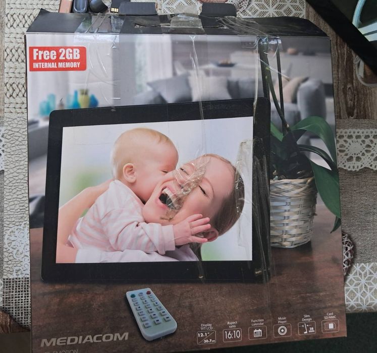 Цифровая фоторамка 12'1 Mediacom