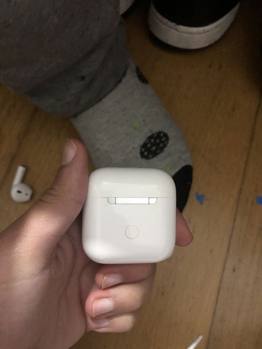 Fones sem fio brancos