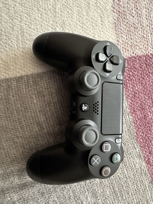 Геймпад Dualshok 4