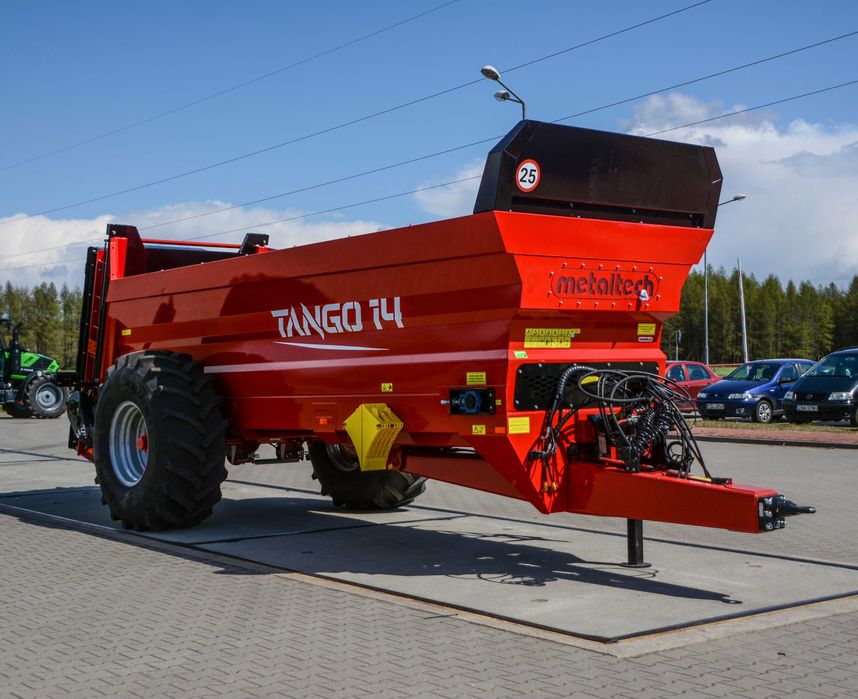 Rozrzutnik obornika METAL-TECH Tango 14 m3, 13 ton
