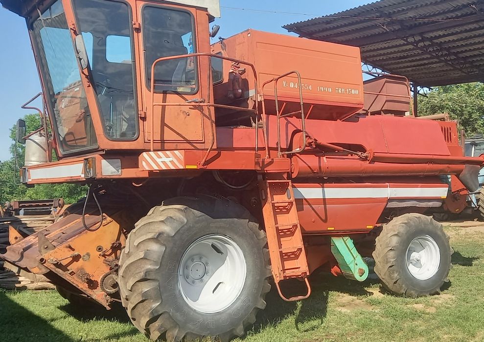 Комбайн Дон 1500