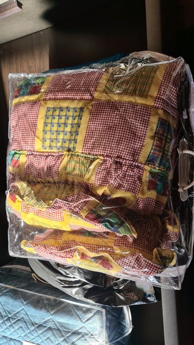 Edredon de meia estacao muito bonito como novo