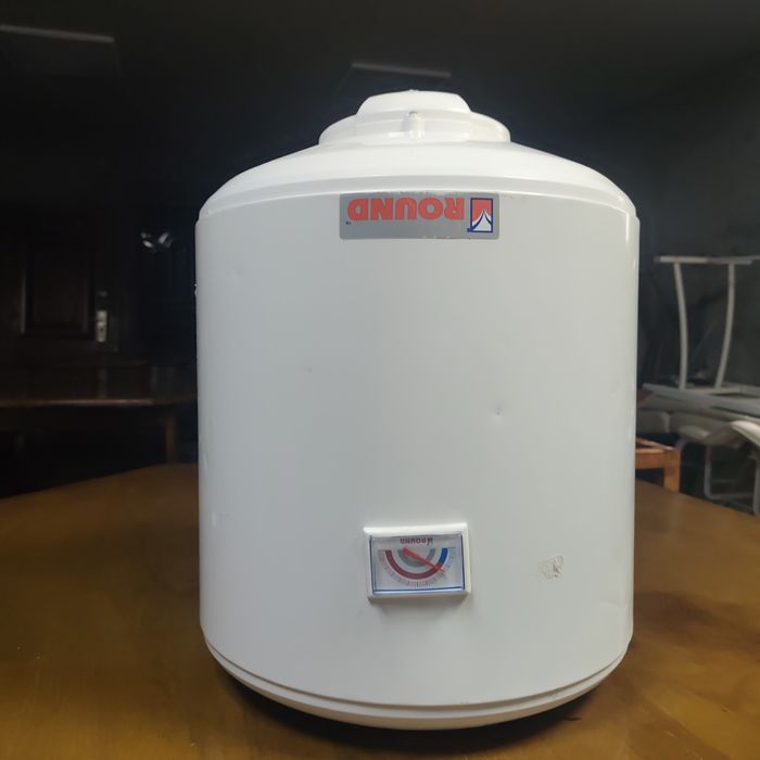 Бойлери  2 шт 50 і 80л