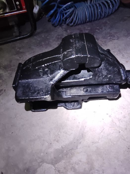 Тиски слесарные 120 с наковальней