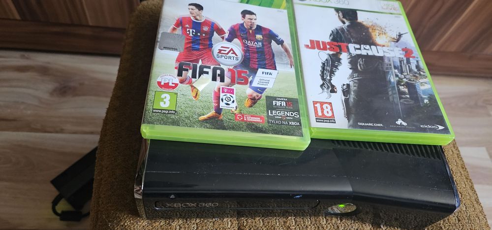 xbox 360 plus 2 gry
