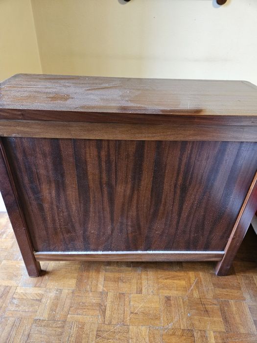 Comoda em madeira maciça