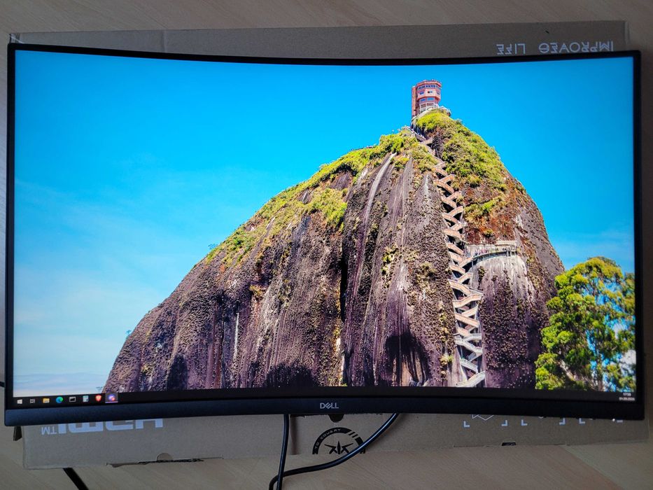 Monitor Dell S3221QSc 32" 4K QHD + Ramię Humanscale