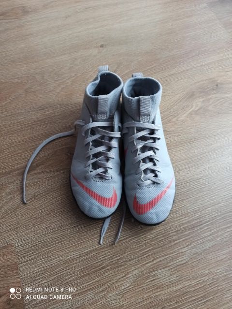 Buty piłkarskie chłopięce NIKE