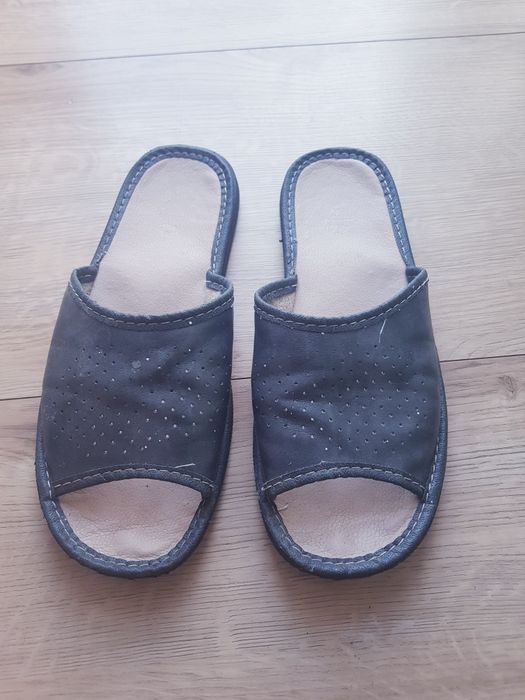Skorzane kapcie męskie rozmiar 42.