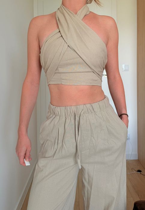 Lniany komplet: crop top з wiązaniem i szerokie spodnie