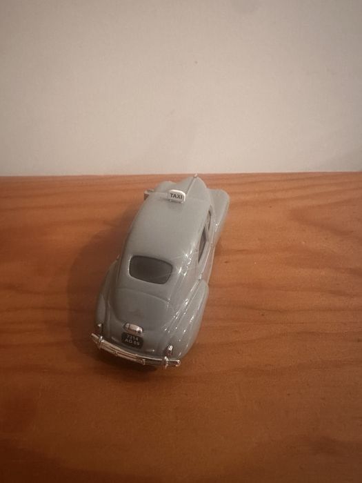 Miniatura peugeot 208 escala 1:43