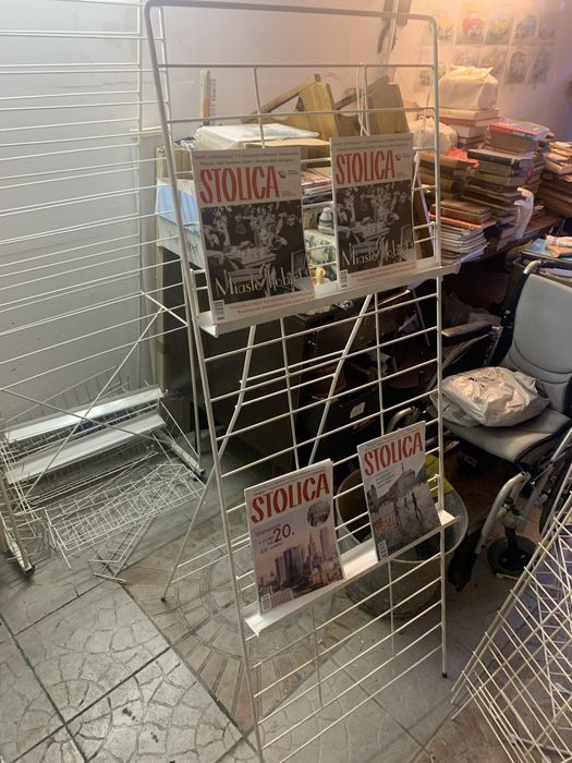 Stojaki metalowe na książki,gazety itp.