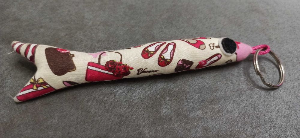 Tudo a 1 euro - Luvas, pratos, cinzeiro, álcool, copos, porta-chaves