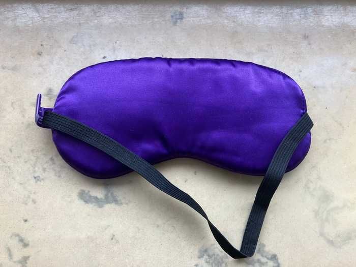 Opaska, maska, okularki do spania fioletowa, napis po niemiecku