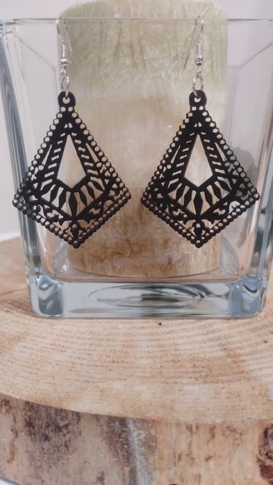 Czarne lekkie kolczyki z drewna nowe ażurowe