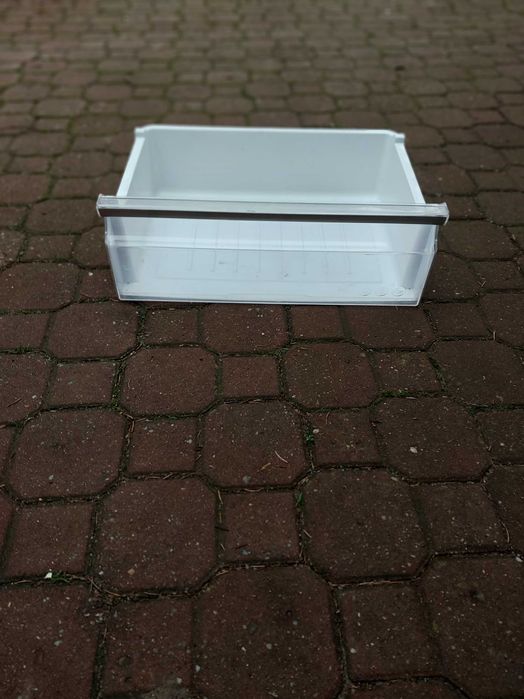 Lodówka Samsung RL60GGERS szuflady, półki