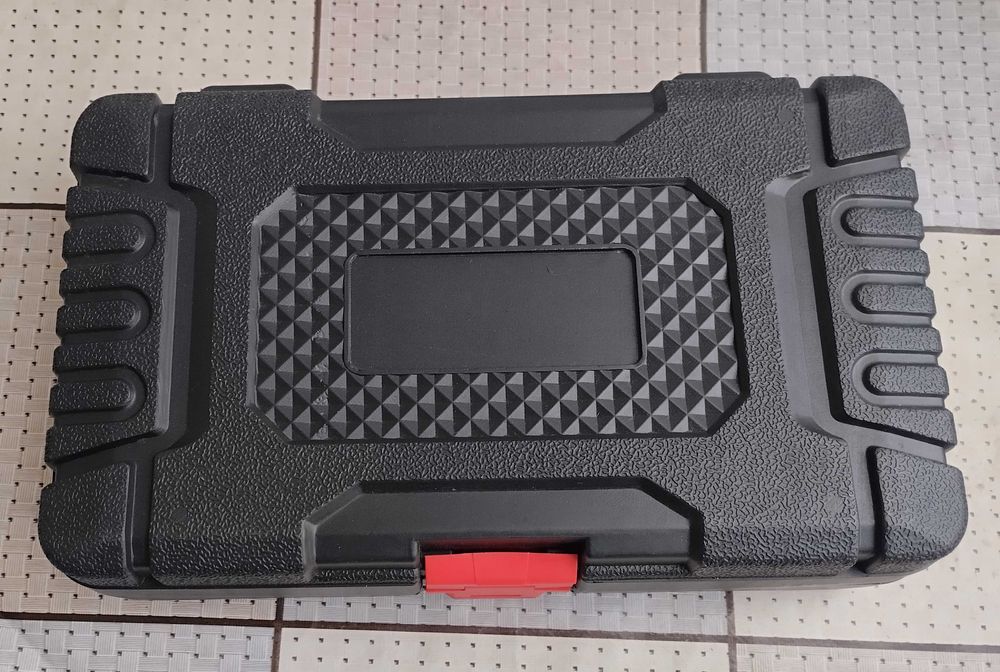 Набор инструментов слесарный