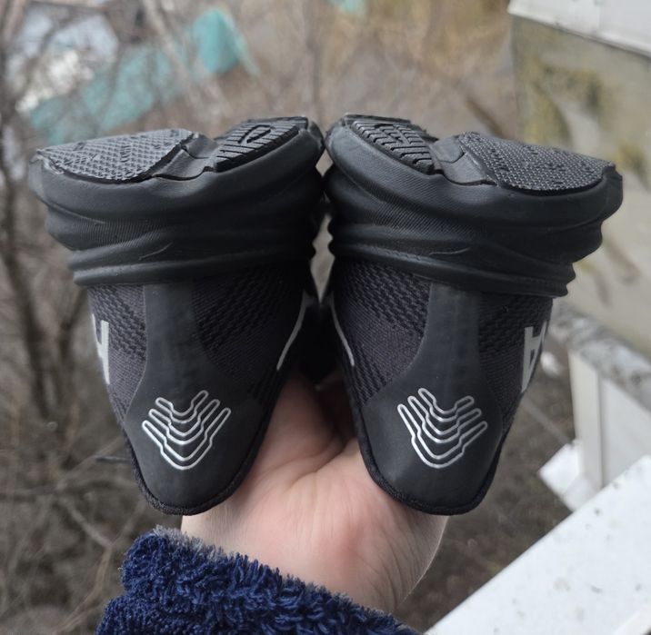 42р Hoka Clifton 9 GoreTex Gtx жіночі кросівки