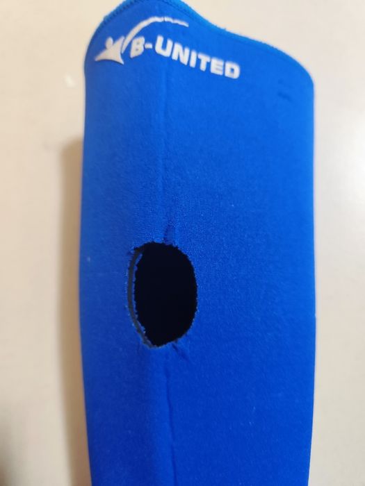 Par de Joelheiras em Neoprene B-United (Tam. S)