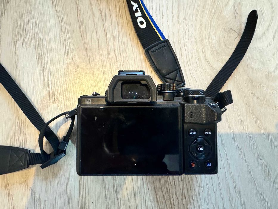 Retro Styl! Aparat Bezlusterkowy Olympus OM-D E-M10 (Korpus)