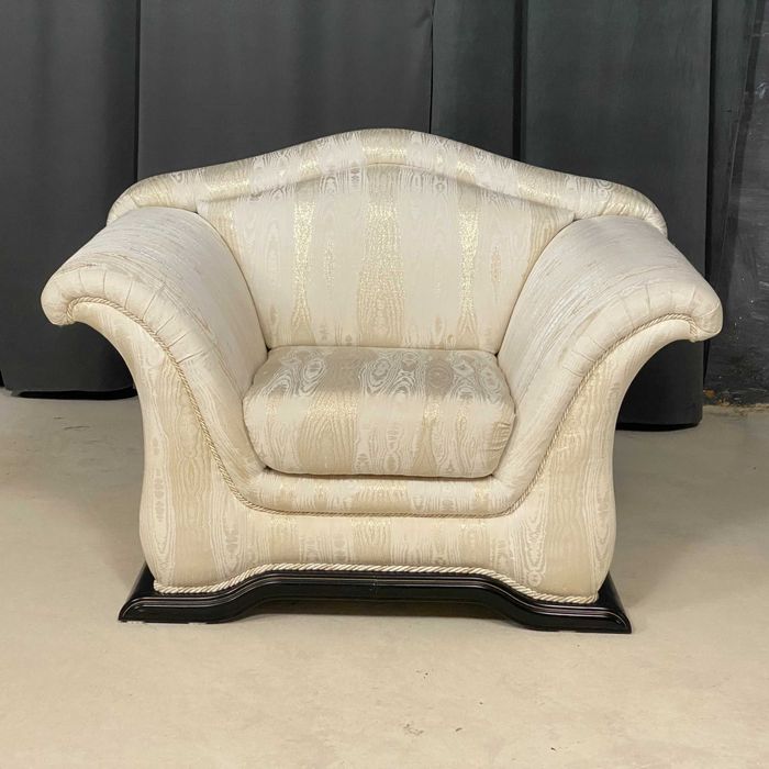 Elegancki komplet wypoczynkowy 3+2+1 w klasycznym stylu