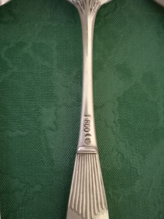 Винтажные серебряные ложки.